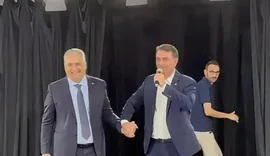 “Teremos novos tempos”, diz Gaspar após encontro com Flávio Bolsonaro