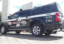 Suspeito de tráfico é preso com duas armas e maconha, em Pilar