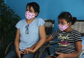 Após 1 ano de apadrinhamento, professora adota menina de 11 anos em Junqueiro