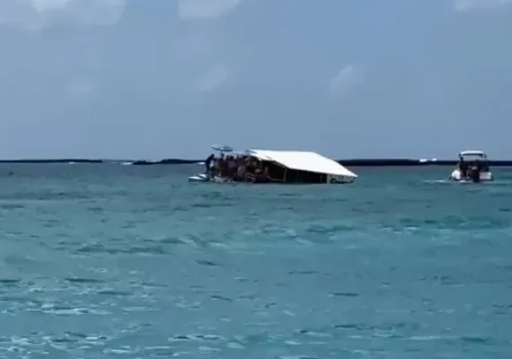 Bebê de cinco meses sobrevive a naufrágio de catamarã em Maragogi