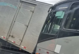 Colisão envolve ônibus, caminhão-baú e carro na AL-416, em Ibateguara
