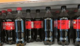 Coca-Cola substitui garrafas após roubo de rótulos por figurinhas da Copa