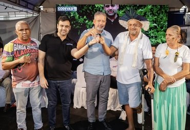 Arthur Lira entrega 111 tratores para fortalecer agricultura em AL
