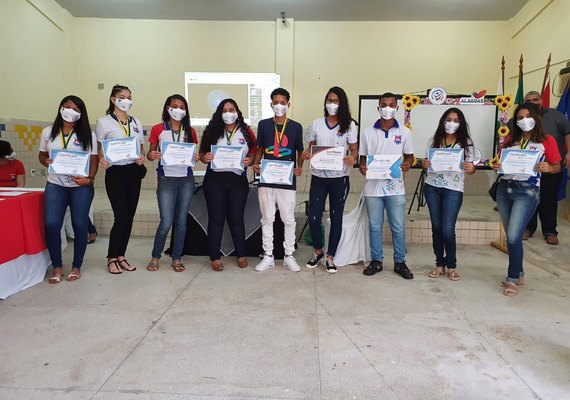 Escola estadual alagoana ganha medalha em olimpíada internacional de matemática