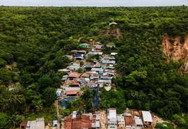 Casas em situação de risco são vistoriadas em Coqueiro Seco após fortes chuvas