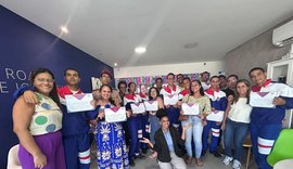 Alunos de Maceió escolhidos para viagem a Londres ganham curso de inglês