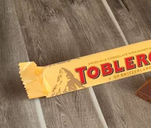Toblerone é proibido de se intitular chocolate suíço e usar logo de alpes; entenda