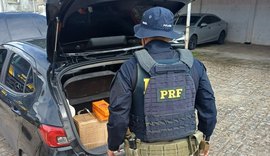 PRF prende motorista em Maceió com carro roubado, arma e mais de 60 kg de maconha