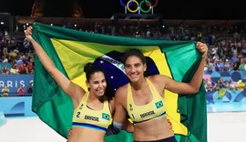 Duda e Ana Patrícia garantem medalha para o Brasil no vôlei de praia