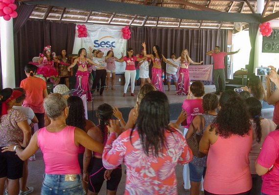 Usuárias dos Cras participam de ação do Maceió Rosa
