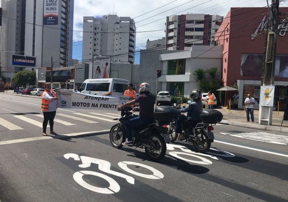 Faixa de parada para motociclistas é implantada na Jatiúca