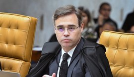 Mendonça autoriza PF a investigar repasses para filme sobre Bolsonaro