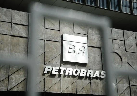 Petrobras afirma que suspensão de reajuste já anunciado traria 'desabastecimento' e 'caos'