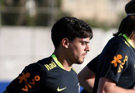Médico da seleção diz que Fágner está apto para substituir Daniel Alves