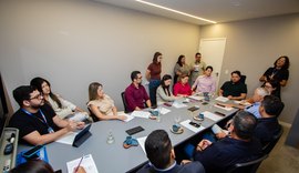 Governo de AL se reúne com emissoras de TV para discutir inclusão de intérprete de Libras