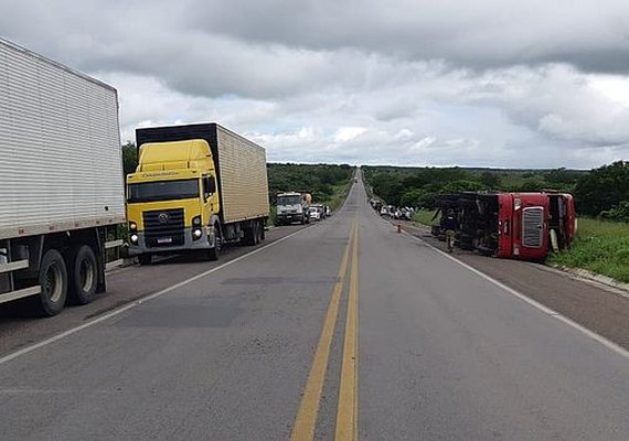 Acidente deixa dois mortos e seis feridos na BR-423