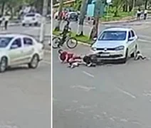 Carro atropela família e arremessa crianças no meio da rua