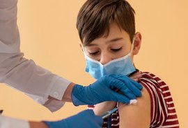 Pais que não vacinarem filhos contra a Covid-19 podem ser multados, decide STJ