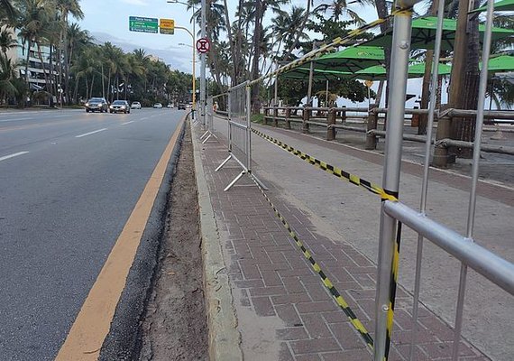 Orla de Maceió recebe bloqueio para impedir aglomerações