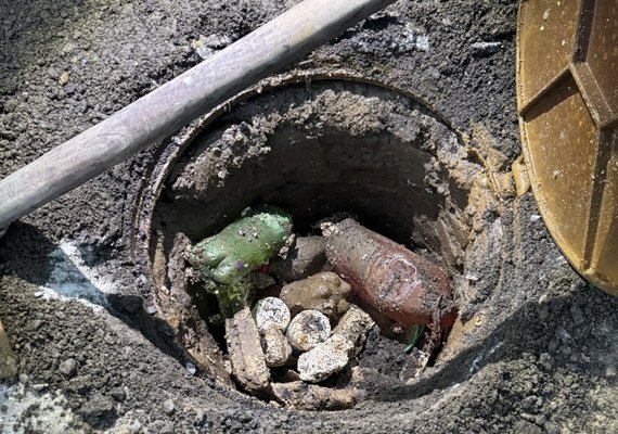 Descarte irregular de lixo aumenta risco de alagamentos em Maceió