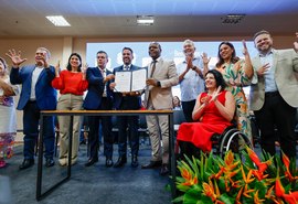 Dantas e ministro de Lula oficializam adesão à Plano Nacional para PCDs