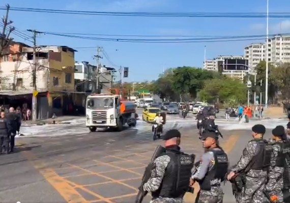 Manifestação contra operação policial bloqueia vias e causa caos no trânsito