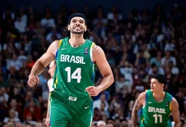 Brasil vence Letônia e se classifica para Paris 2024 no basquete