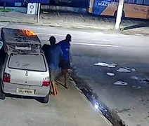 Dupla invade loja no Poço e furta carro, eletrônicos e colchão