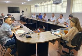 Unicafes apresenta projetos cooperativos à Secretária Caroline Balbino