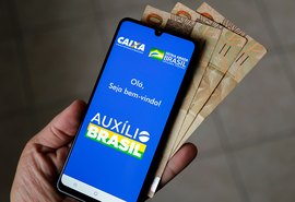 Aproximadamente 20 mil famílias podem ter o Auxílio Brasil bloqueado; entenda