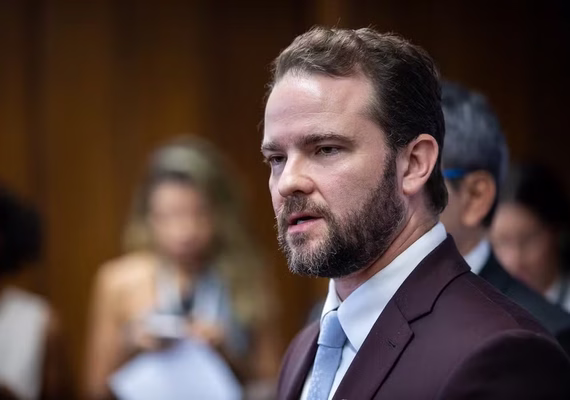 Governo vai liberar uso de FGTS para brasileiros endividados, diz ministro