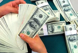 Dólar cai pela terceira vez seguida e fecha em R$ 4,67
