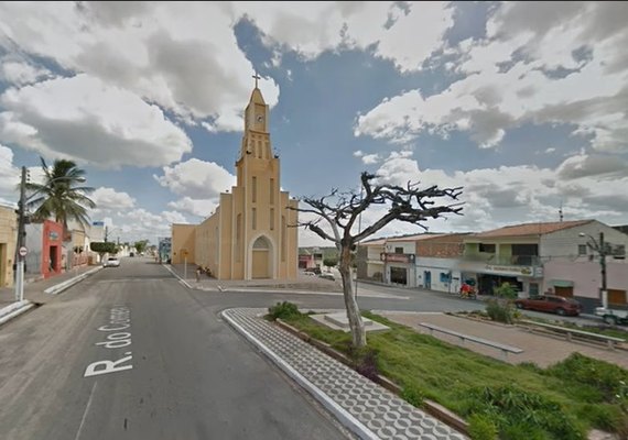 Em Olho DÁgua das Flores, equipe do prefeito Nen dificulta transição da gestão