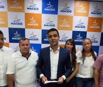 Ao lado de motoristas, JHC revoga lei que regulamentava transporte por aplicativo em Maceió