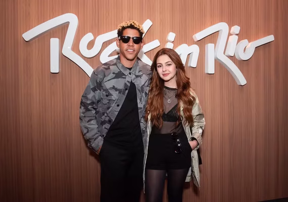 Klara Castanho e Cauê Campos assumem namoro durante o Rock in Rio