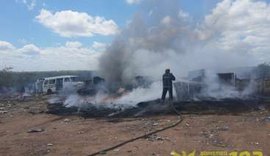 Incêndio atinge depósito de reciclagem em cidade de Alagoas