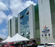 Greve: Agentes de endemias fazem acampamento em frente ao prédio da Secretaria de Saúde em Maceió