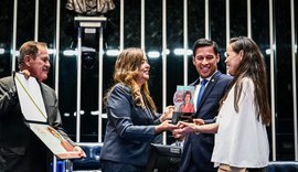 Comenda Ceci Cunha homenageia mulheres na política e legado em Alagoas