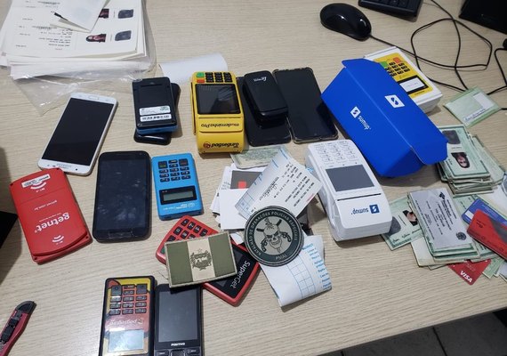 Mulher é presa com 27 carteiras de identidade falsas em Maceió