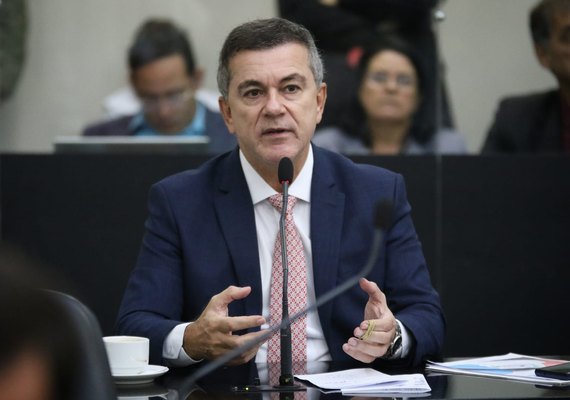 Ronaldo Medeiros chama JHC de ''irresponsável'' e elogia entrega de Creche Cria pelo Governo de AL