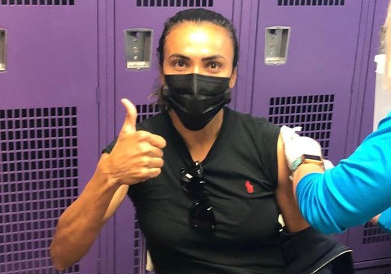 Marta recebe primeira dose de vacina contra Covid-19 nos EUA