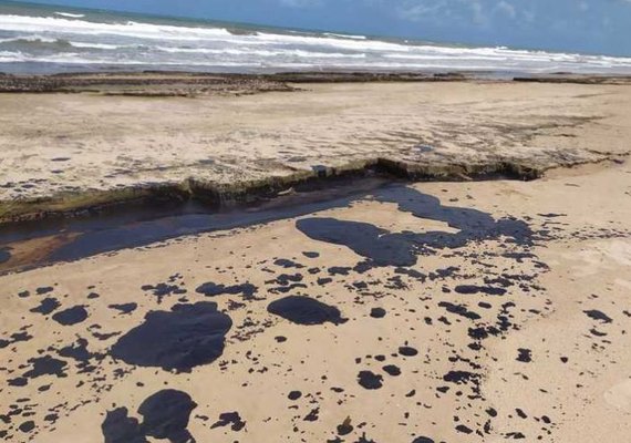 Segundo Ibama, quatro locais ainda têm manchas de óleo em Alagoas