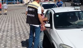 SMTT faz fiscalização de táxis em Maceió