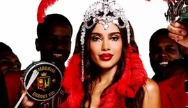 Anitta mostra samba no pé em ensaio e é comparada a Virginia na web