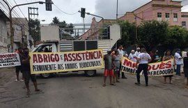 Famílias protestam por soluções para quem sofre de ilhamento socioeconômico