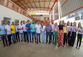 Manga arregaçada e liga com o povo: JHC vai gastar a “sola do sapato” a partir de agora