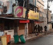 Incêndio destrói bar na Região Metropolitana de Maceió; veja vídeo