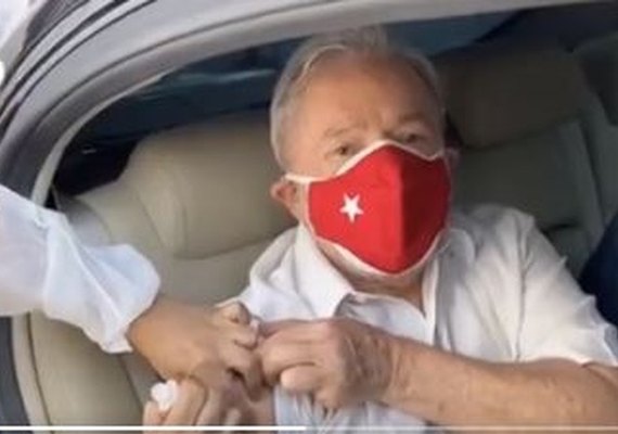 Ex-presidente Lula toma 2ª dose da vacina contra o coronavírus