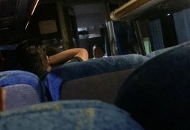 Ônibus universitário do interior é revistado após estudantes passarem mal 'com cheiro tóxico'