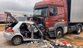 Acidente entre carro e carreta deixa família alagoana morta em Minas Gerais